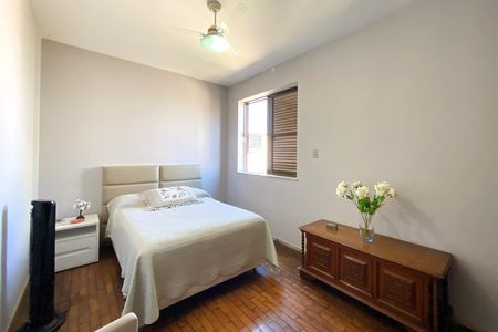 Casa à venda com 280m², 4 quartos e 2 vagas Casa à venda com 280m², 4 quartos e 2 vagasQuarto 4