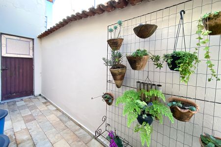 Casa à venda com 280m², 4 quartos e 2 vagas Casa à venda com 280m², 4 quartos e 2 vagasCorredor externo