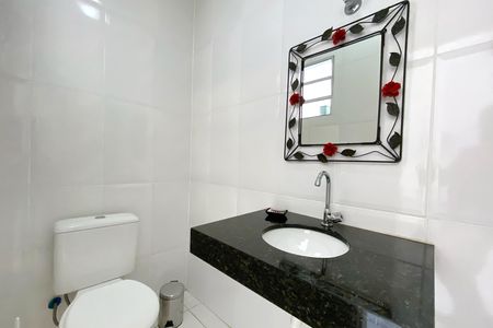 Casa à venda com 280m², 4 quartos e 2 vagas Casa à venda com 280m², 4 quartos e 2 vagasLavabo externo