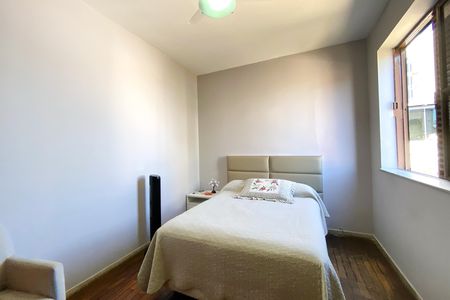 Casa à venda com 280m², 4 quartos e 2 vagas Casa à venda com 280m², 4 quartos e 2 vagasQuarto 4