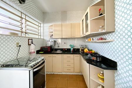 Casa à venda com 280m², 4 quartos e 2 vagas Casa à venda com 280m², 4 quartos e 2 vagasCozinha