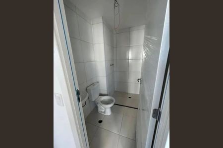 Banheiro de apartamento para alugar com 2 quartos, 36m² em Neves, São Gonçalo