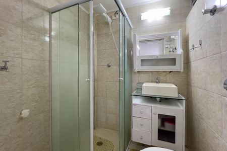 Banheiro de kitnet/studio para alugar com 1 quarto, 30m² em Liberdade, São Paulo