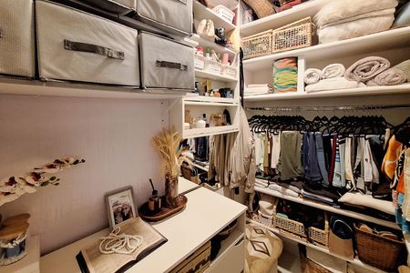Casa para alugar com 120m², 2 quartos e 2 vagas Casa para alugar com 120m², 2 quartos e 2 vagasCloset da suíte 2