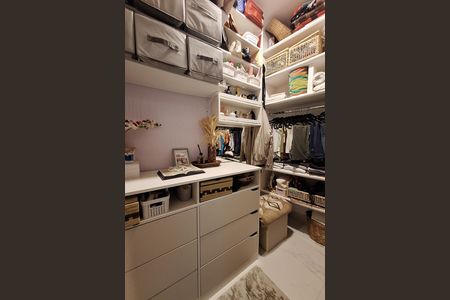 Casa para alugar com 120m², 2 quartos e 2 vagas Casa para alugar com 120m², 2 quartos e 2 vagasCloset da suíte 2
