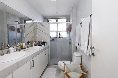 Apartamento para alugar com 183m², 4 quartos e 4 vagasBanheiro do Quarto 4