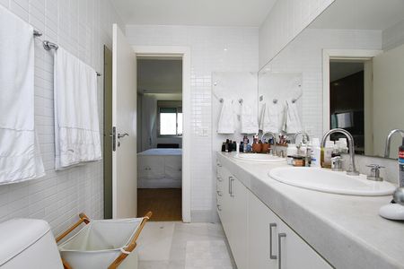 Apartamento para alugar com 183m², 4 quartos e 4 vagasBanheiro do Quarto 4
