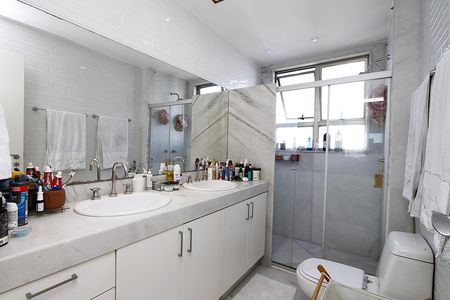 Apartamento para alugar com 183m², 4 quartos e 4 vagasBanheiro do Quarto 4
