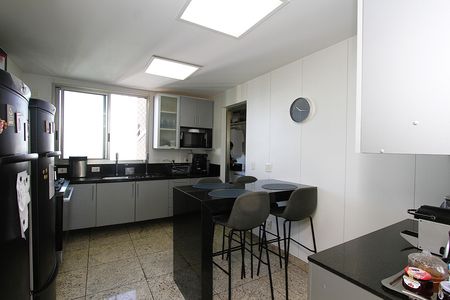Apartamento para alugar com 183m², 4 quartos e 4 vagasCozinha