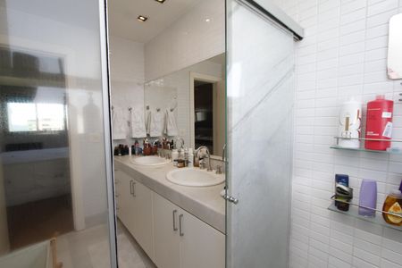 Apartamento para alugar com 183m², 4 quartos e 4 vagasBanheiro do Quarto 4
