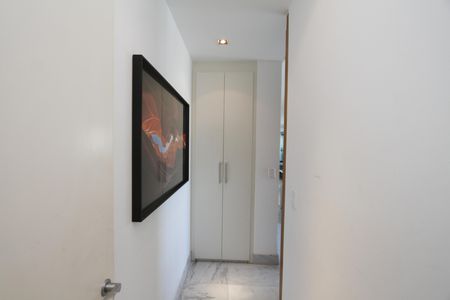 Apartamento para alugar com 183m², 4 quartos e 4 vagasCorredor