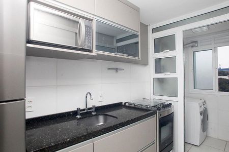 Cozinha + Área de Serviço de apartamento para alugar com 2 quartos, 56m² em Medianeira, Porto Alegre