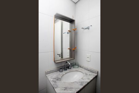 Banheiro 2 de apartamento para alugar com 2 quartos, 56m² em Medianeira, Porto Alegre