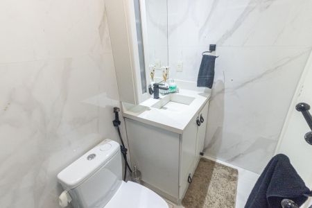 Apartamento à venda com 84m², 3 quartos e 2 vagas Apartamento à venda com 84m², 3 quartos e 2 vagasBanheiro da Suíte