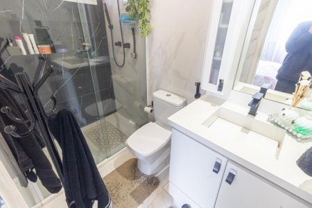 Apartamento à venda com 84m², 3 quartos e 2 vagas Apartamento à venda com 84m², 3 quartos e 2 vagasBanheiro da Suíte