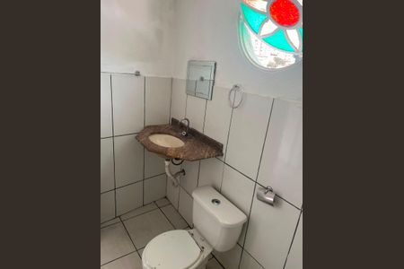 Banheiro de casa para alugar com 2 quartos, 36m² em Santa Efigênia, Belo Horizonte
