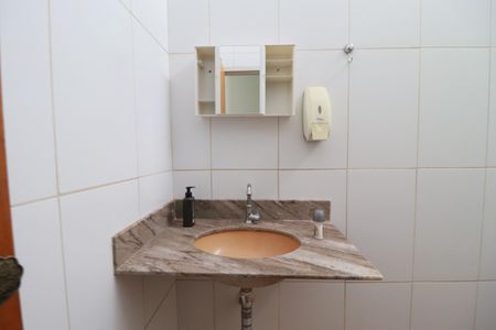 Casa para alugar com 698m², 4 quartos e sem vagaBanheiro social 