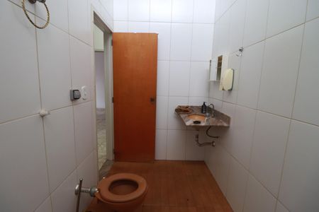 Casa para alugar com 698m², 4 quartos e sem vagaBanheiro social 
