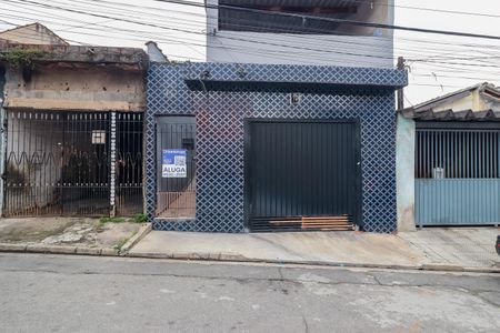 Fachada de casa para alugar com 1 quarto, 40m² em Vila Nova Curuca, São Paulo