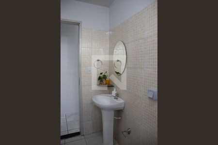 Banheiro de kitnet/studio para alugar com 1 quarto, 38m² em Setor Aeroporto, Goiânia