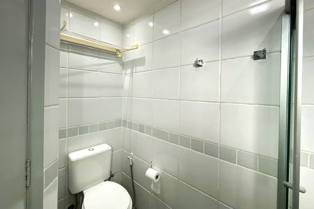 Banheiro de apartamento à venda com 1 quarto, 68m² em Estoril, Belo Horizonte