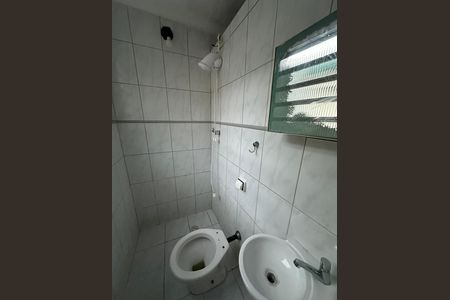 Banheiro de apartamento para alugar com 2 quartos, 55m² em Itararé, São Vicente