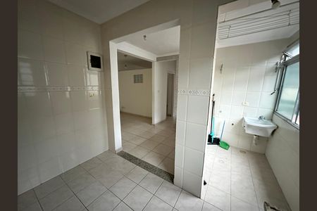 Cozinha de apartamento para alugar com 2 quartos, 55m² em Itararé, São Vicente