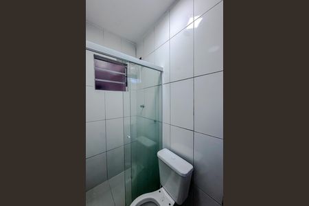 Banheiro de apartamento para alugar com 1 quarto, 30m² em Vila Bertioga, São Paulo