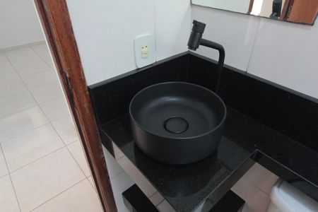 Apartamento à venda com 48m², 2 quartos e 1 vagaBanheiro Social
