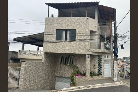 Casa para alugar com 200m², 3 quartos e 3 vagasFachada