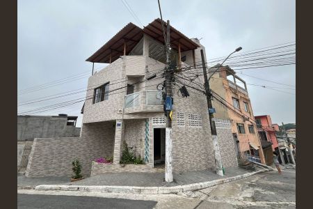 Casa para alugar com 200m², 3 quartos e 3 vagasFachada