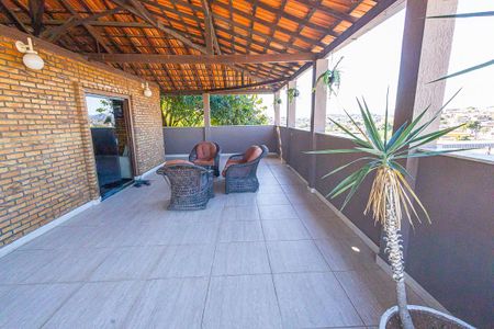 Varanda de casa à venda com 3 quartos, 360m² em Floramar, Belo Horizonte