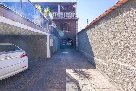 garagem de casa à venda com 3 quartos, 360m² em Floramar, Belo Horizonte