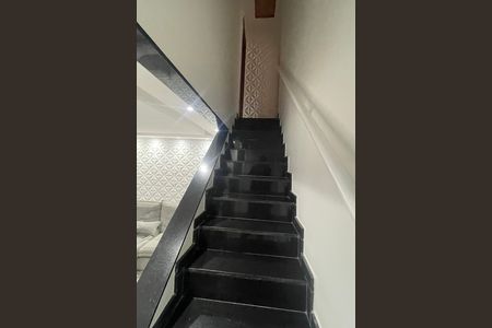 Casa para alugar com 70m², 2 quartos e 2 vagas Casa para alugar com 70m², 2 quartos e 2 vagasEscadas