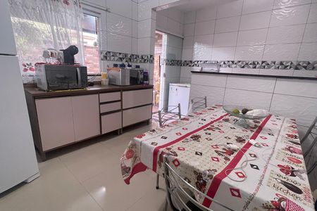 Casa para alugar com 70m², 2 quartos e 2 vagas Casa para alugar com 70m², 2 quartos e 2 vagasCozinha