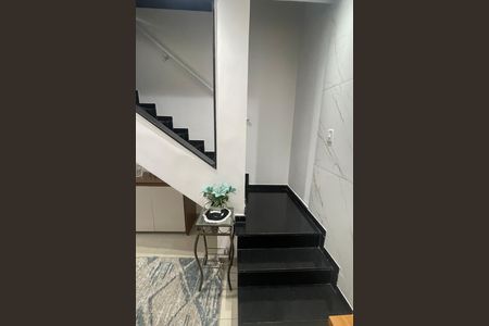 Casa para alugar com 70m², 2 quartos e 2 vagas Casa para alugar com 70m², 2 quartos e 2 vagasEscadas