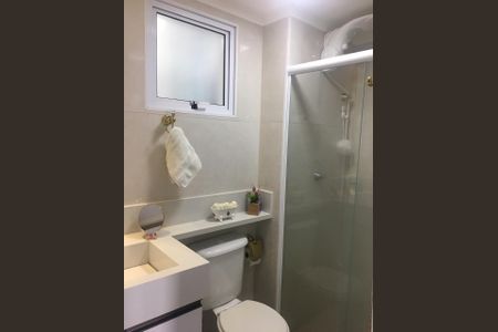 Banheiro de apartamento para alugar com 3 quartos, 55m² em Jardim Isis, Cotia