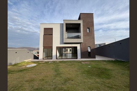Casa de condomínio à venda com 417m², 4 quartos e 4 vagas