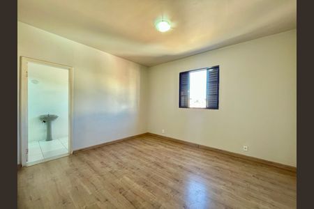 Apartamento para alugar com 200m², 3 quartos e sem vaga