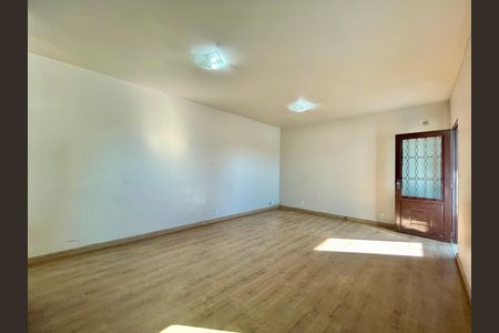 Apartamento para alugar com 200m², 3 quartos e sem vaga