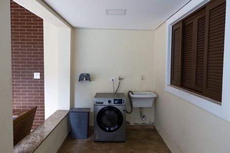 Casa à venda com 289m², 3 quartos e 4 vagas Casa à venda com 289m², 3 quartos e 4 vagasLavanderia