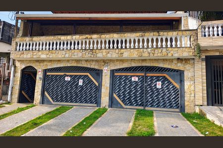 Casa à venda com 289m², 3 quartos e 4 vagas Casa à venda com 289m², 3 quartos e 4 vagasFachada