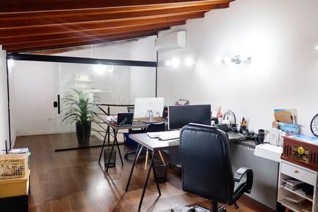 Casa à venda com 289m², 3 quartos e 4 vagas Casa à venda com 289m², 3 quartos e 4 vagasEscritório