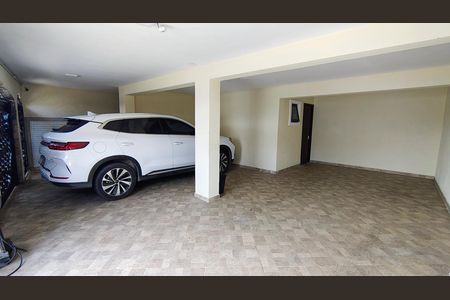 Casa à venda com 289m², 3 quartos e 4 vagas Casa à venda com 289m², 3 quartos e 4 vagasGaragem