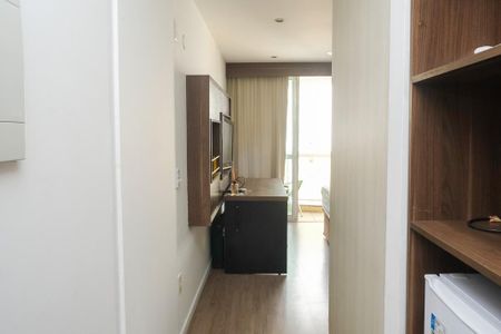Corredor de kitnet/studio para alugar com 1 quarto, 40m² em Centro, Nova Iguaçu