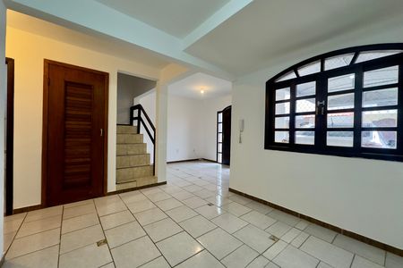Casa de condomínio à venda com 94m², 3 quartos e 2 vagasSala ampla