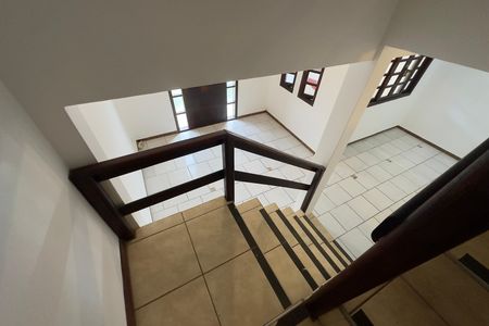 Casa de condomínio à venda com 94m², 3 quartos e 2 vagasEscada