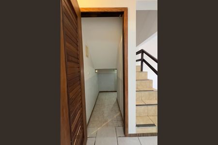 Casa de condomínio à venda com 94m², 3 quartos e 2 vagasArmário na Escada