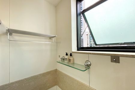 Banheiro de apartamento para alugar com 1 quarto, 45m² em Funcionários, Belo Horizonte