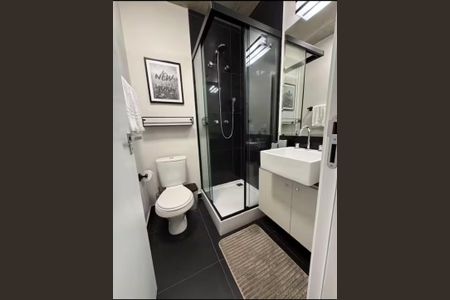 Banheiro de kitnet/studio para alugar com 1 quarto, 33m² em Santana, São Paulo